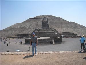 The Pyramid of the Sun in the background.